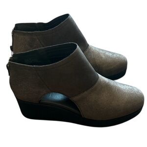 VOLATILE Bianca Ankle Boot Size:10 Color: Metallic Brown Suede NWOB